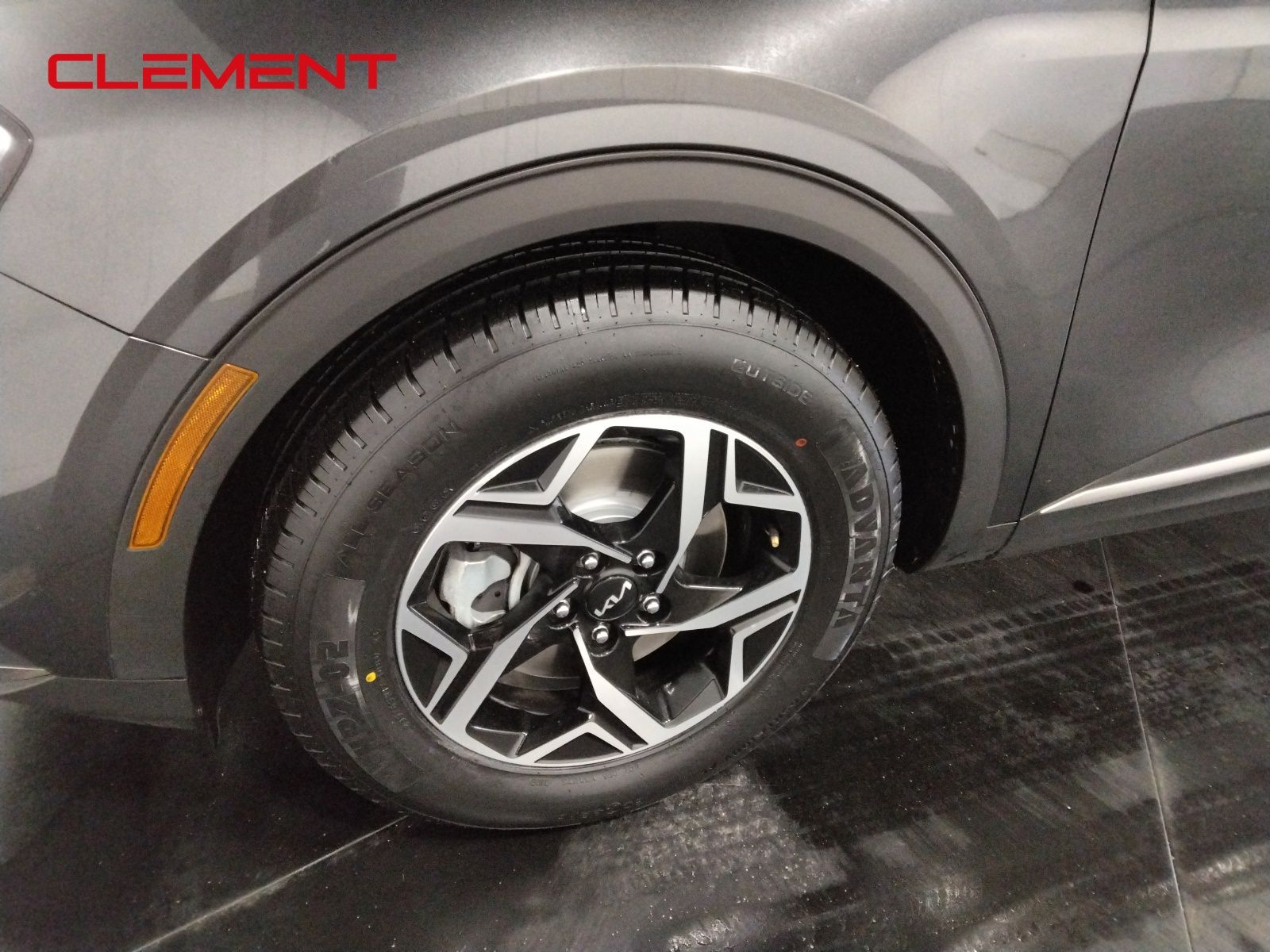 2023 Kia Sportage LX Image 7 of 39