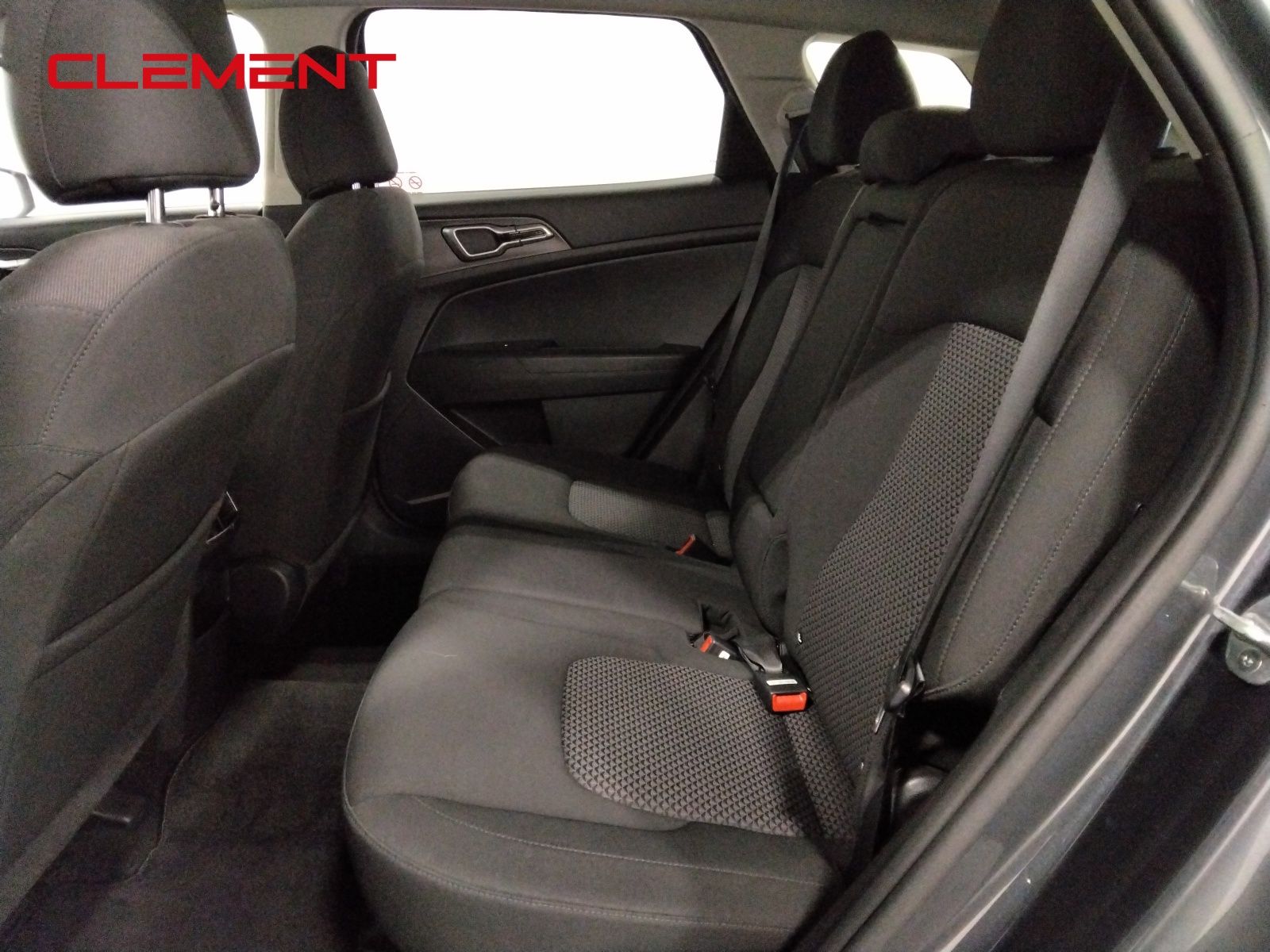 2023 Kia Sportage LX Image 13 of 39