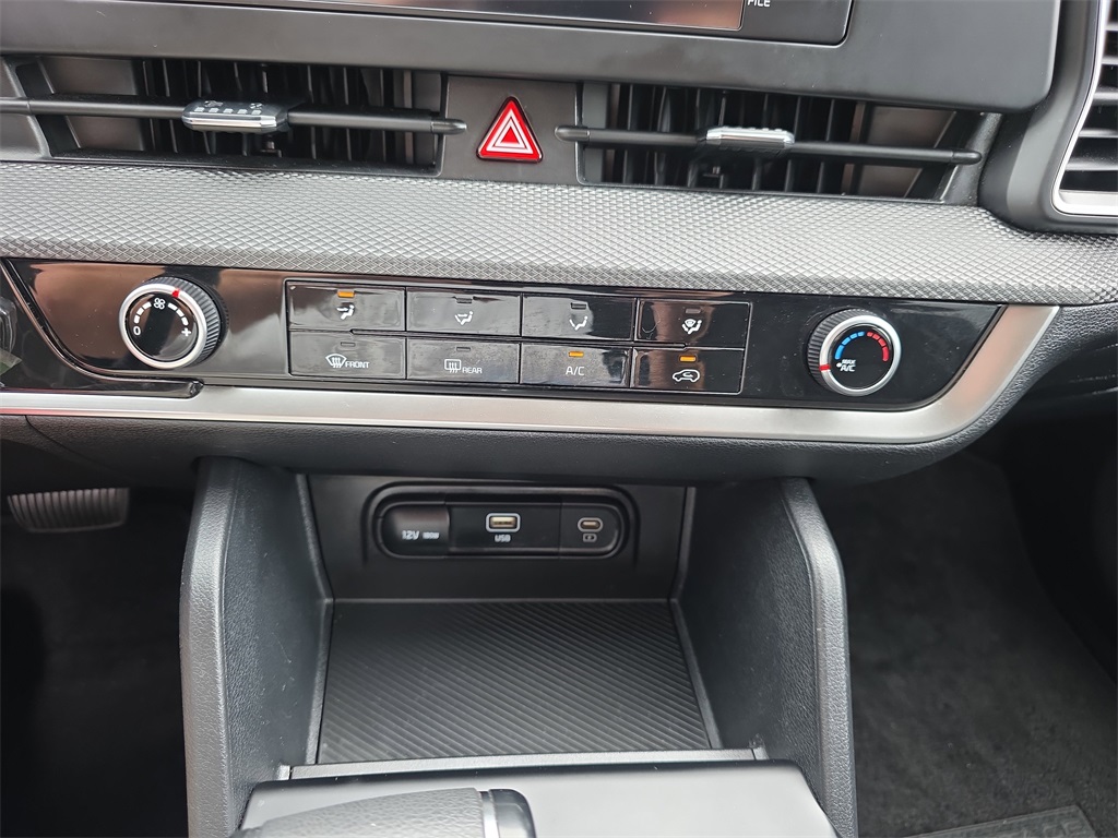 Vehicle image 13 of 26