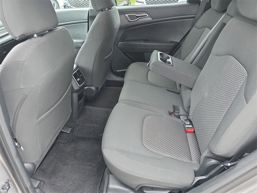 Vehicle image 21 of 26