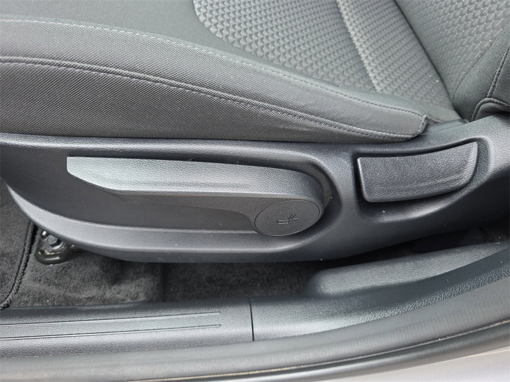 Vehicle image 18 of 26