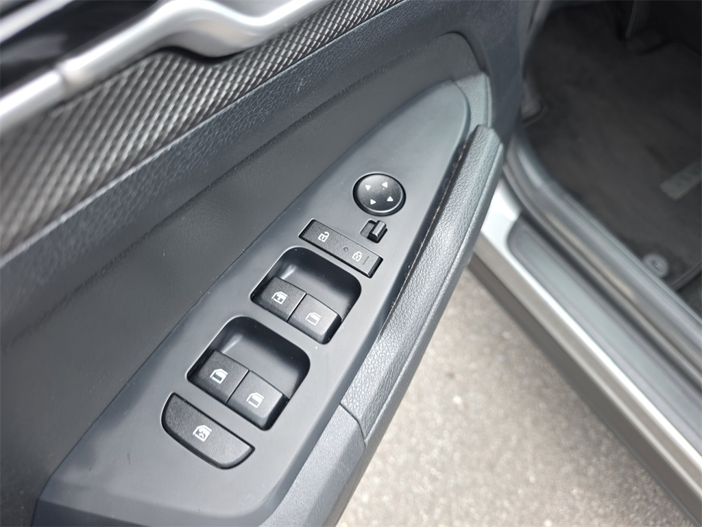 Vehicle image 20 of 26