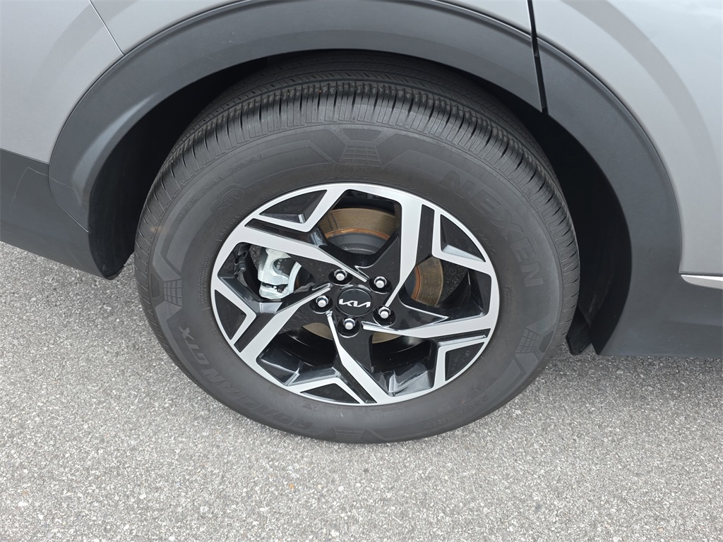 Vehicle image 7 of 26