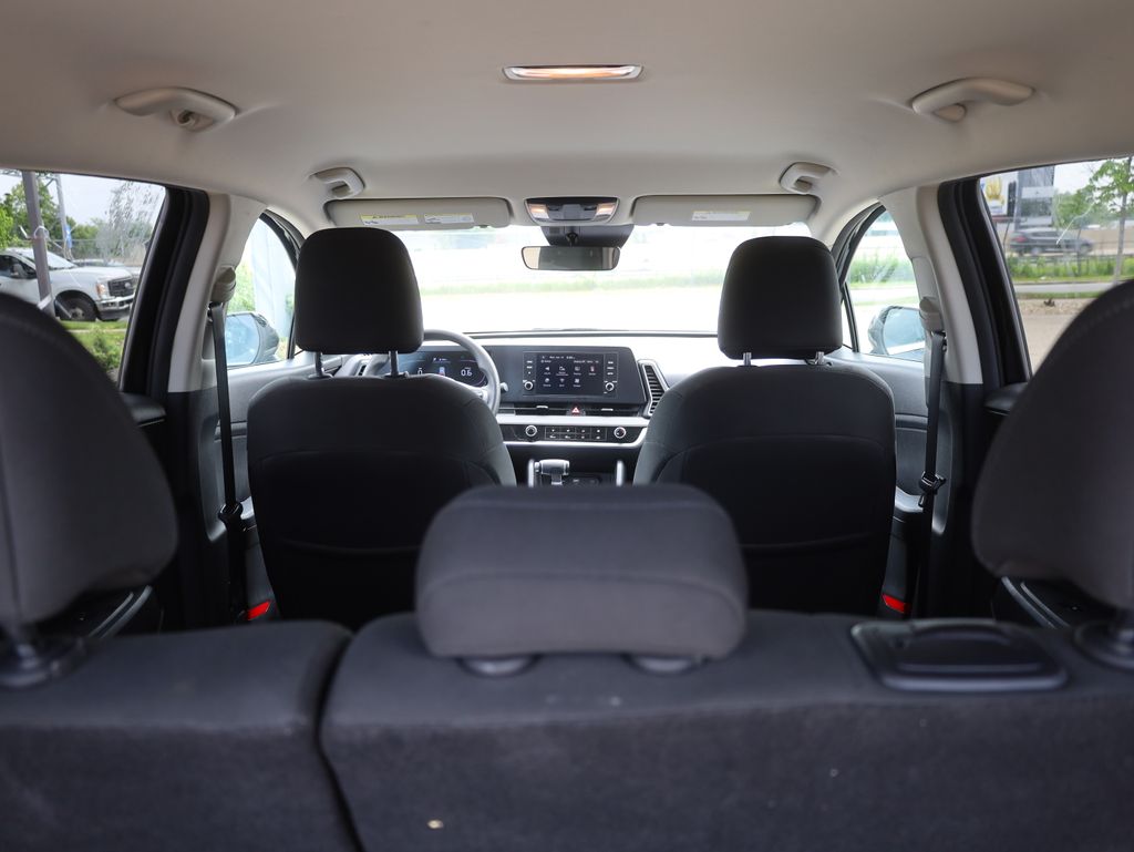 Vehicle image 33 of 39