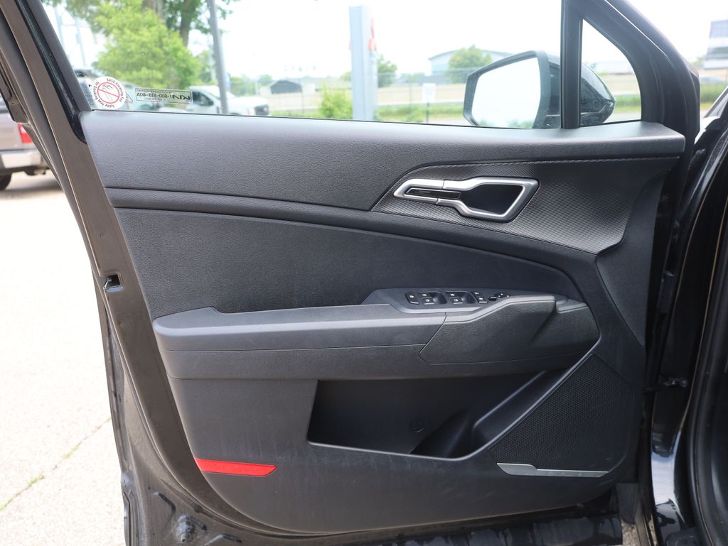 Vehicle image 28 of 39