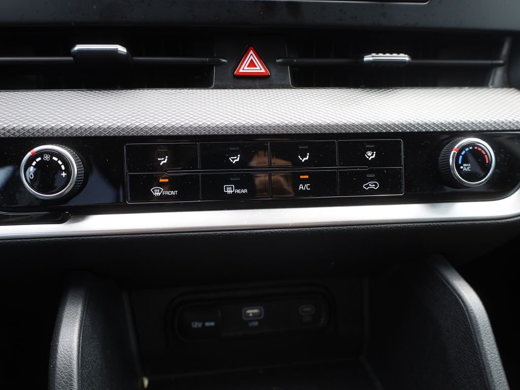 Vehicle image 31 of 39