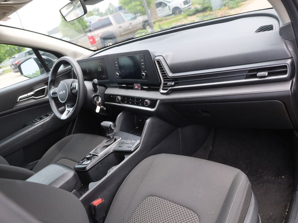 Vehicle image 17 of 39