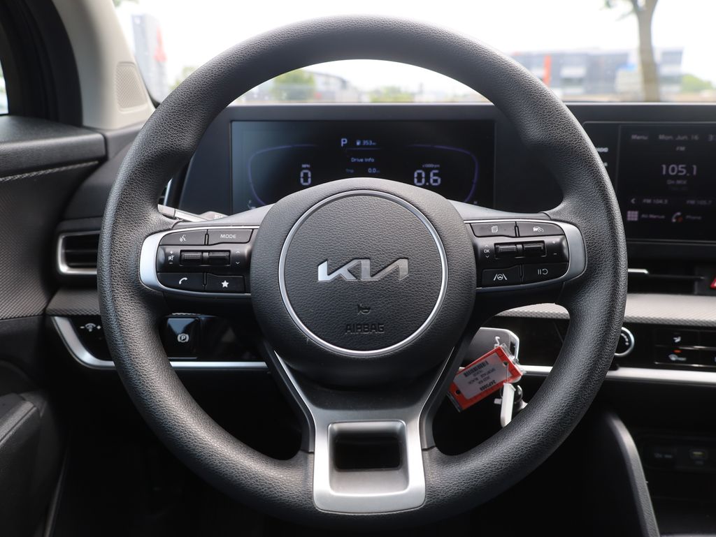 Vehicle image 32 of 39