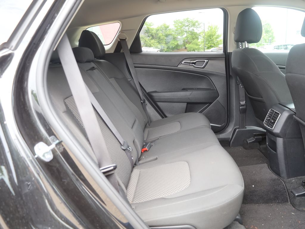 Vehicle image 14 of 39