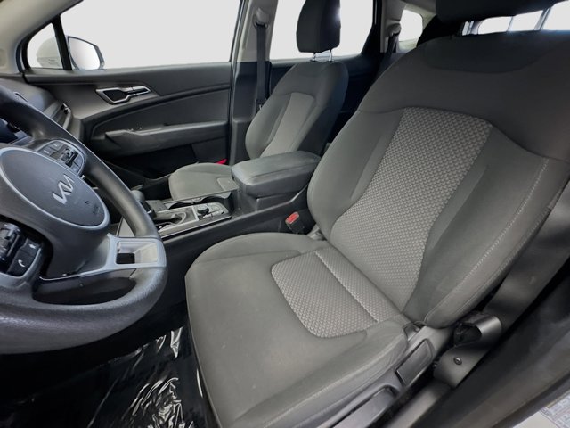 2023 Kia Sportage LX Image 9 of 17