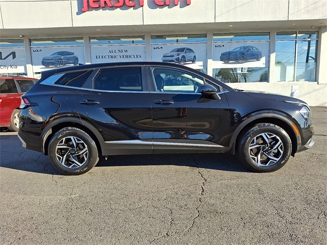 2023 Kia Sportage LX Image 4 of 30