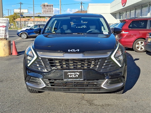 2023 Kia Sportage LX Image 2 of 30
