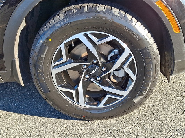 2023 Kia Sportage LX Image 8 of 30