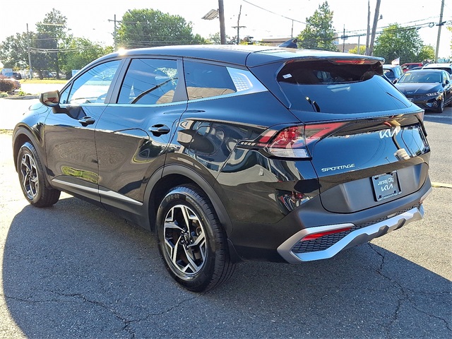 2023 Kia Sportage LX Image 7 of 30