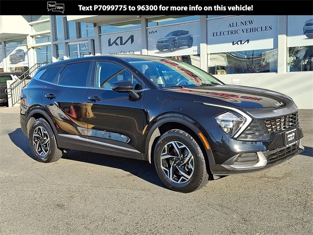 2023 Kia Sportage LX Image 3 of 30