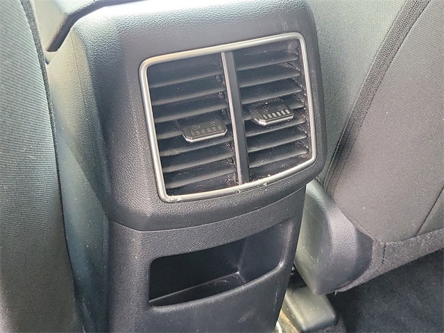 Vehicle image 21 of 27