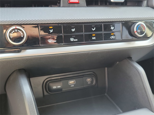 Vehicle image 13 of 27