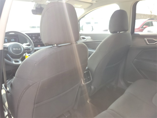 Vehicle image 23 of 27
