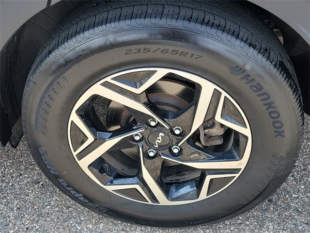 Vehicle image 25 of 27