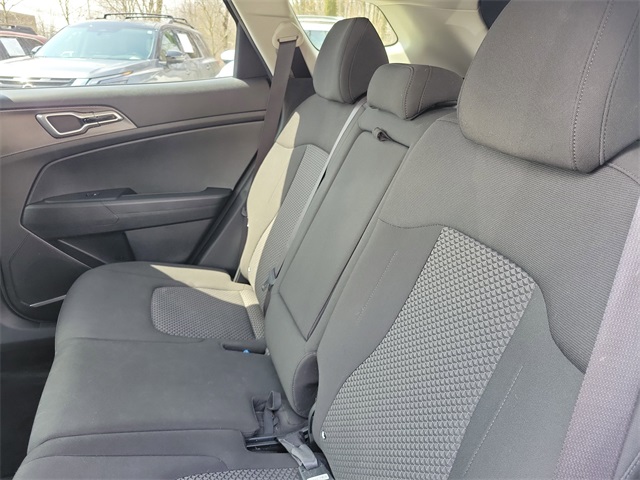 Vehicle image 22 of 27