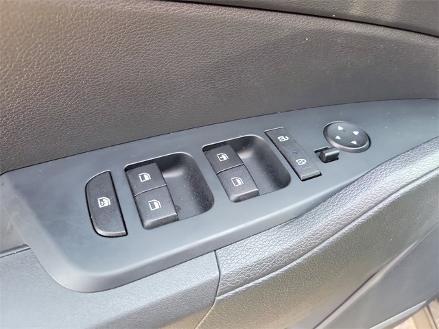 Vehicle image 17 of 27