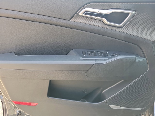 Vehicle image 16 of 27