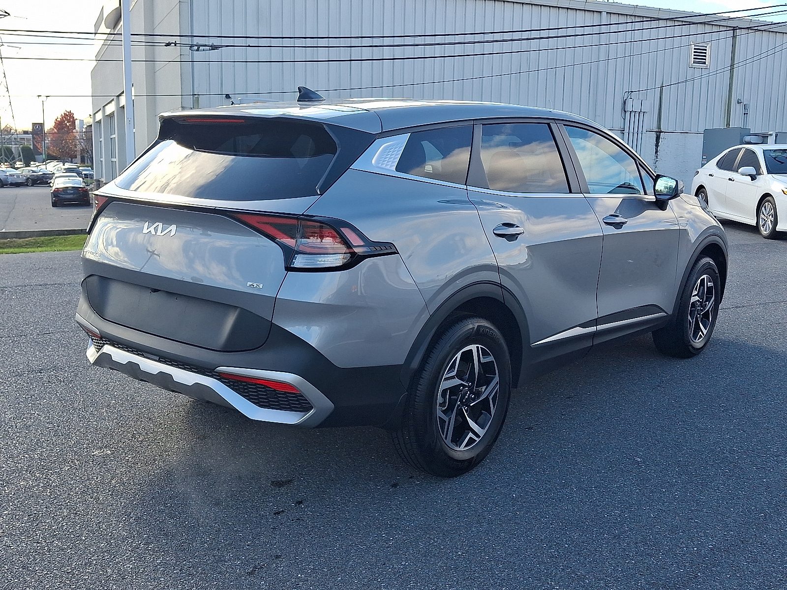 2023 Kia Sportage LX Image 4 of 30