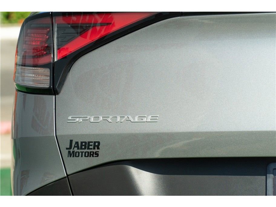 Vehicle image 37 of 41