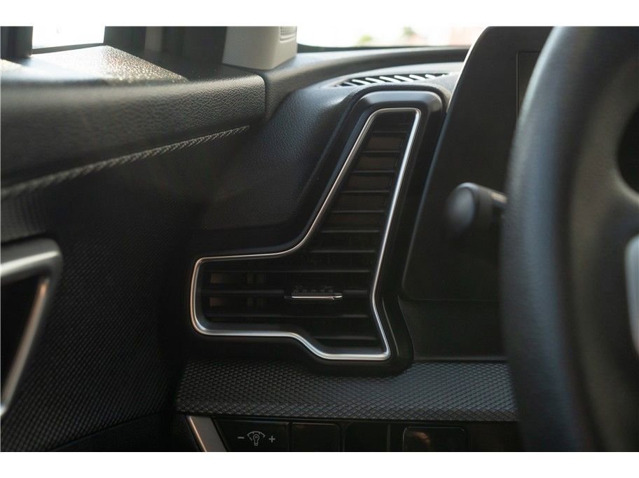Vehicle image 18 of 41
