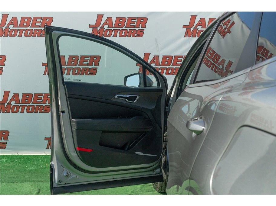 Vehicle image 20 of 41