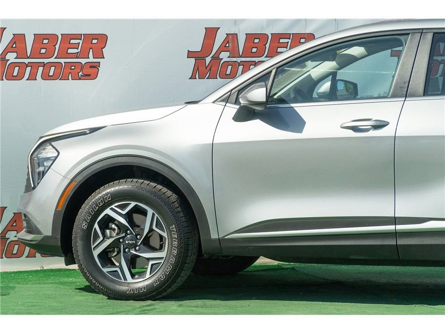 Vehicle image 7 of 41