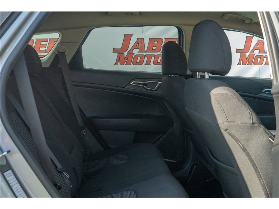 Vehicle image 29 of 41