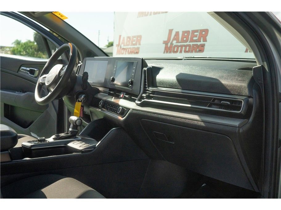 Vehicle image 22 of 41