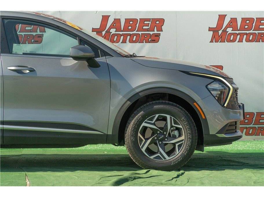 Vehicle image 4 of 41