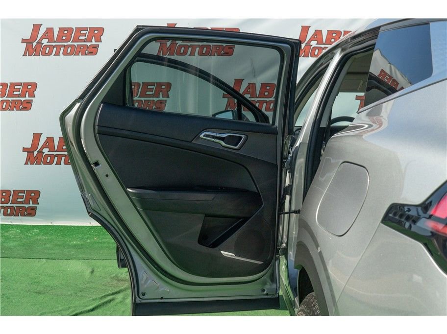 Vehicle image 21 of 41