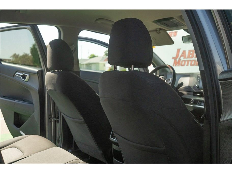 Vehicle image 23 of 41