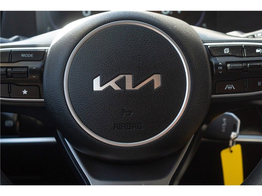 Vehicle image 31 of 41