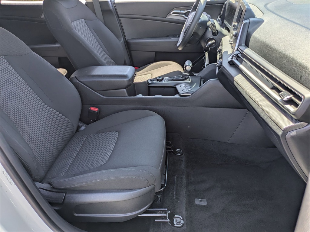 Vehicle image 28 of 30