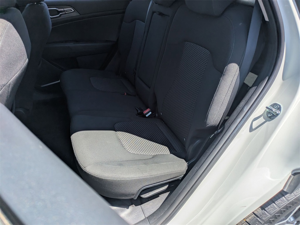 Vehicle image 26 of 30