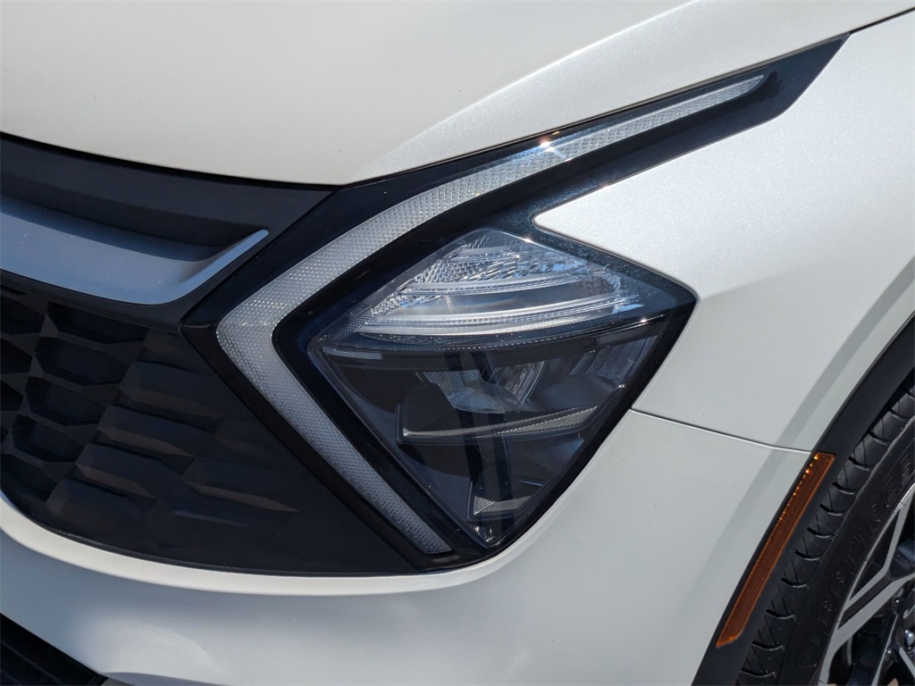 Vehicle image 11 of 30