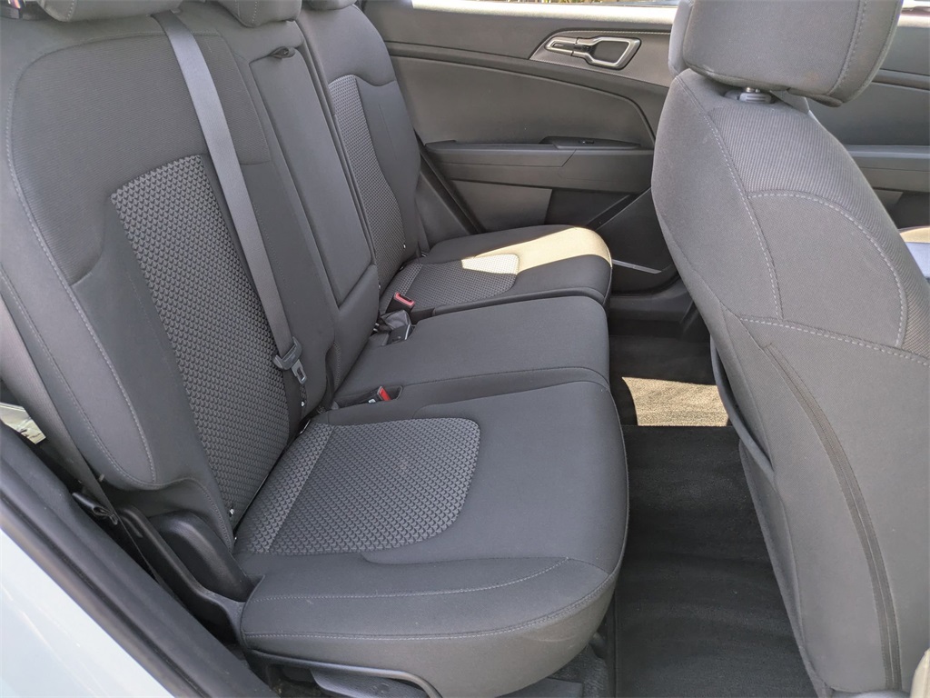 Vehicle image 27 of 30