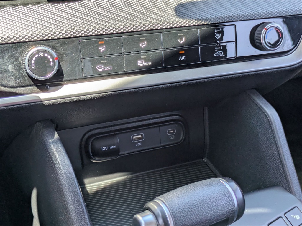 Vehicle image 21 of 30