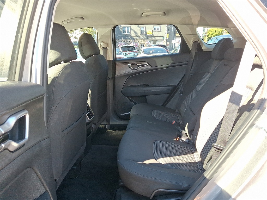 2023 Kia Sportage LX Image 10 of 30