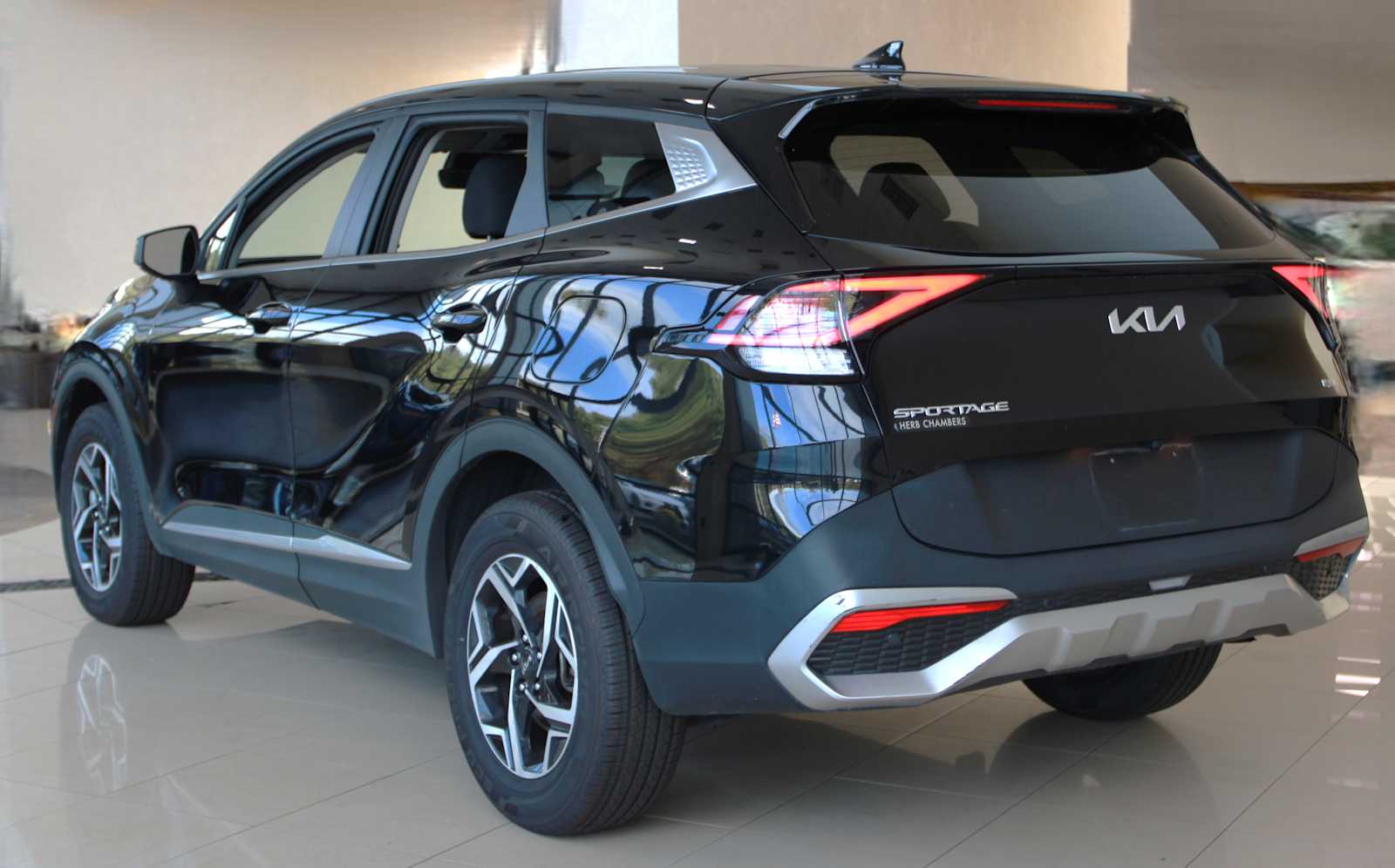 2023 Kia Sportage LX Image 4 of 33