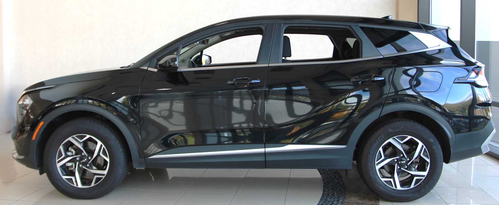 2023 Kia Sportage LX Image 5 of 33