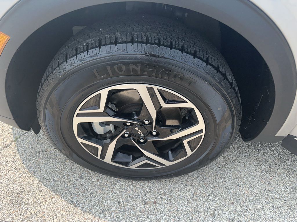2023 Kia Sportage LX Image 9 of 20