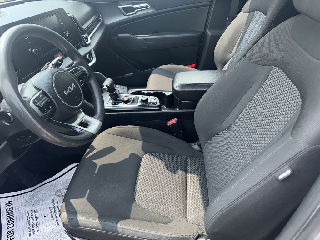 2023 Kia Sportage LX Image 15 of 20