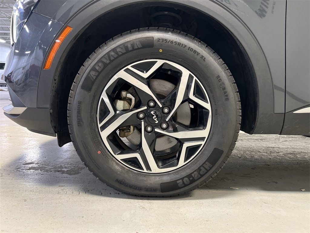 Vehicle image 11 of 30