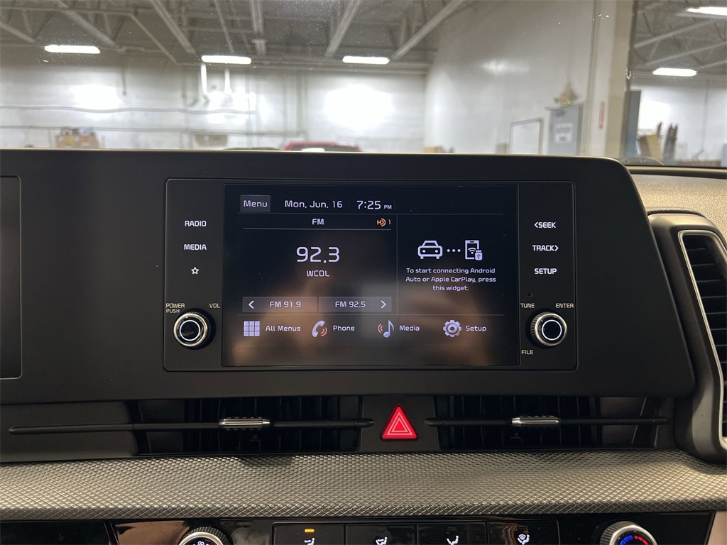 Vehicle image 21 of 30