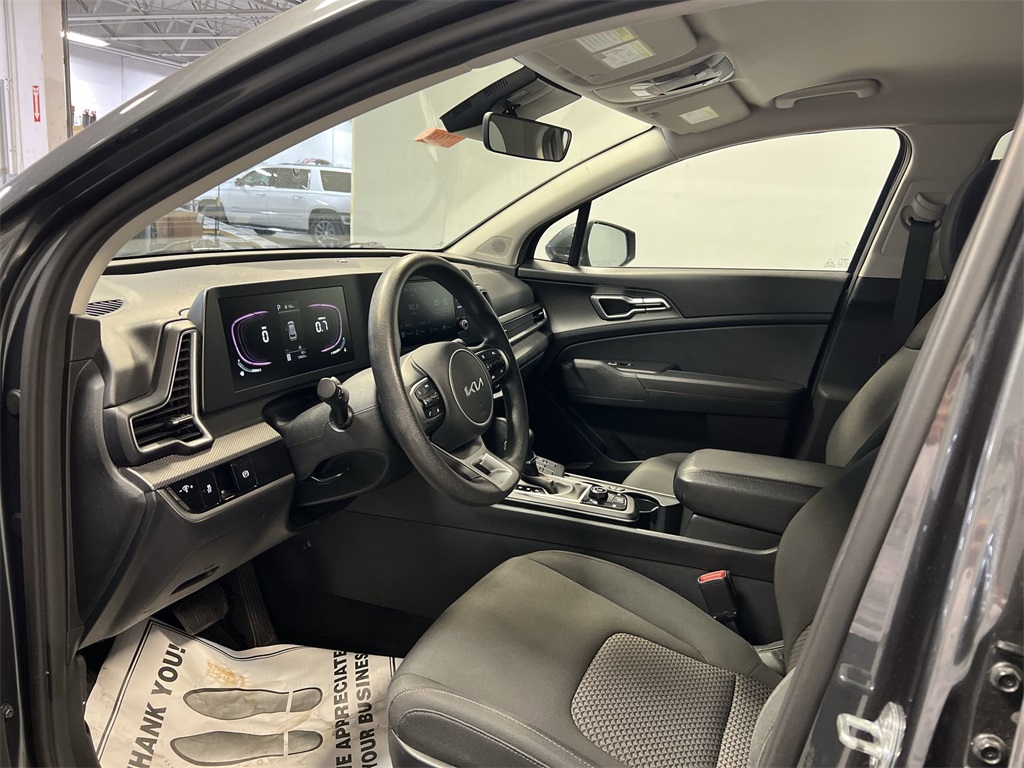 Vehicle image 17 of 30